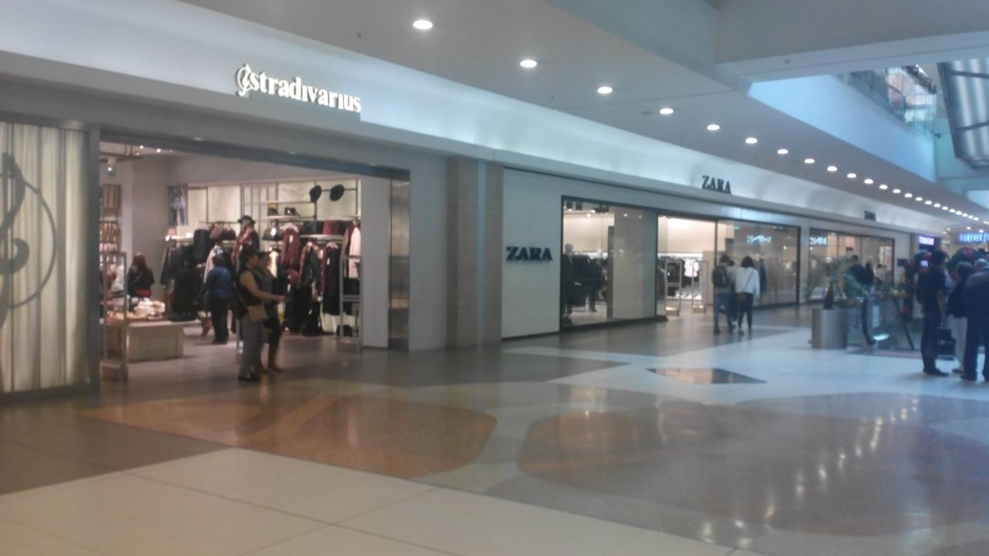 Stradivarius y Zara CC. Titán Plaza